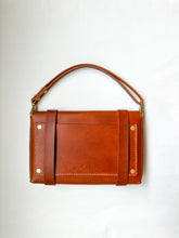 Load image into Gallery viewer, Medium Clutch in Italian Chestnut Vegetable Tanned Leather