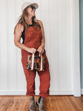 Load image into Gallery viewer, Small Tote in British Tan Camoflauge Milled Vegetable Tanned Leather with Natural DeLuxe Straps