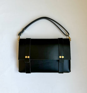 Medium Clutch in Black Vegetable Tanned Leather with Shortie Handle