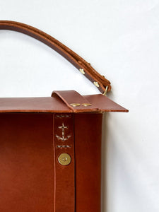 Medium Clutch in Italian Chestnut Vegetable Tanned Leather