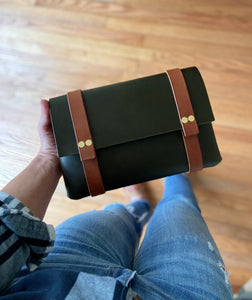 Medium Clutch in Army Vegetable Tanned Leather with Cognac Straps