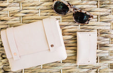 Load image into Gallery viewer, Minimalist Wallet in Natural Vegetable Tanned Leather
