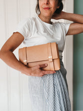 Load image into Gallery viewer, Medium Clutch in Natural DeLuxe Vegetable Tanned Leather
