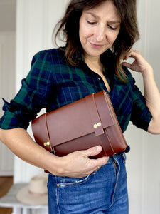 Medium Clutch in Chestnut Vegetable Tanned Leather