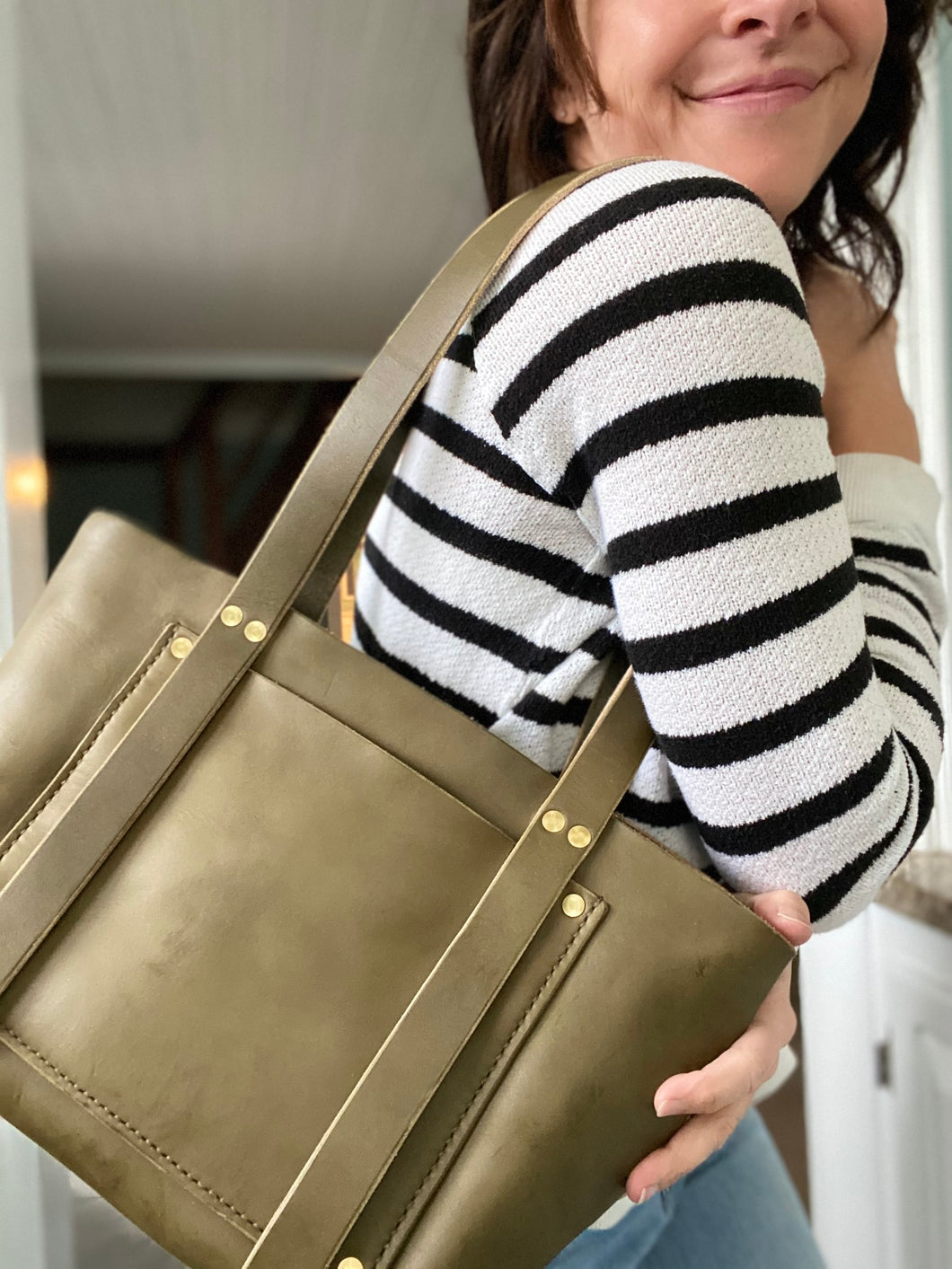 Medium Tote in Olive Vegetable Tanned Leather