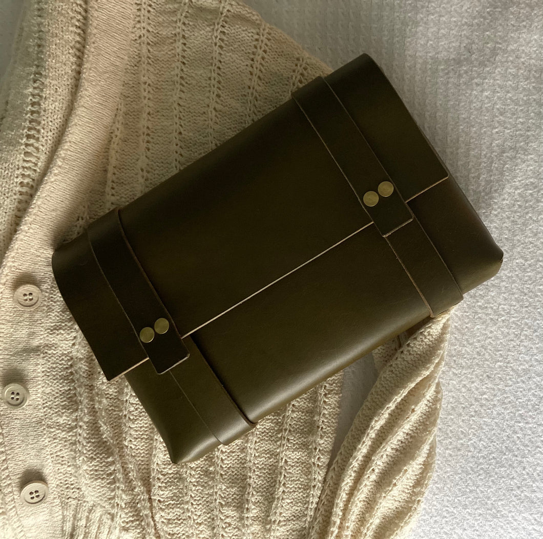 Medium Clutch in Olive Vegetable Tanned Leather